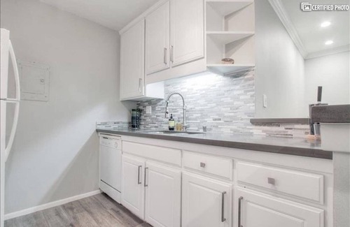 Los Angeles Condo | Beautiful condo near the beach, night life, LMU, LAX, and Silicon Beach.