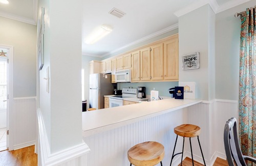 Dauphin Island Condo | Beautiful condo located by the beach w/central A/C, full kitchen, & shared pool