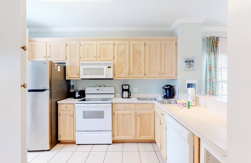 Dauphin Island Condo | Beautiful condo located by the beach w/central A/C, full kitchen, & shared pool