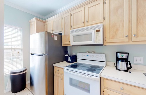 Dauphin Island Condo | Beautiful condo located by the beach w/central A/C, full kitchen, & shared pool