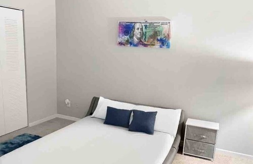 Pembroke Pines House | Beautiful Condo | Modern| Parking | Pool| Gym