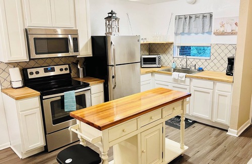 St. Nicholas Apartment | Beautiful Condo! Very peaceful and Safe!