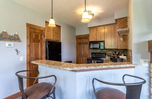 Granby Apartment | Beautiful Condo with Mountain views