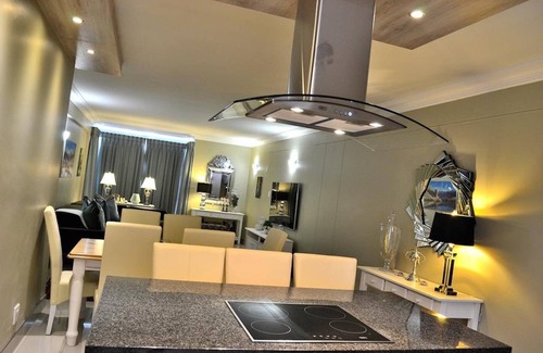 Humewood Condo | Beautiful Condo on the Beach
