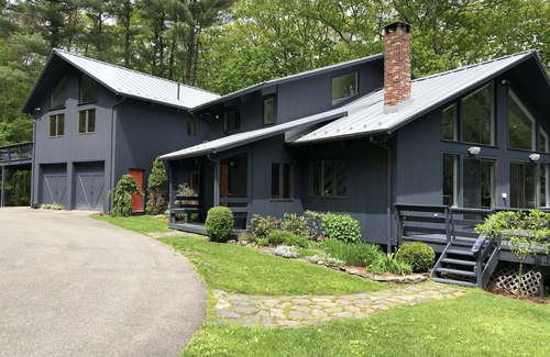 North Egremont House | Beautiful, Contemporary Home on 6 Private Acres; Summer 2022 Rental