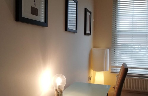 Newbury Apartment | Beautiful conversion in a Grade II listed building (EPHX)