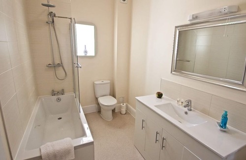 Newbury Apartment | Beautiful conversion in a Grade II listed building (FPHX)