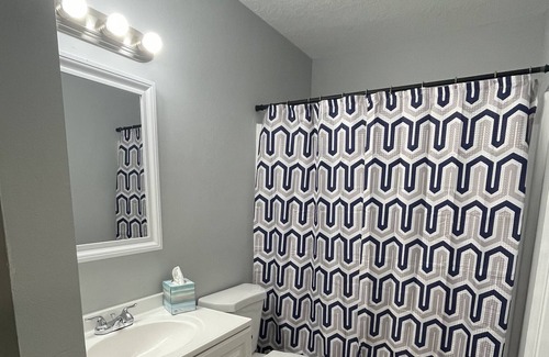 Florida Ridge House | Beautiful Corner House, 10 minutes from the beaches!