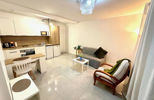 Saintry-sur-Seine Apartment | Beautiful, cosy studio