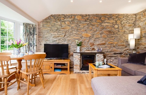 Truro House | Beautiful Cottage nr Perranporth, Private Parking