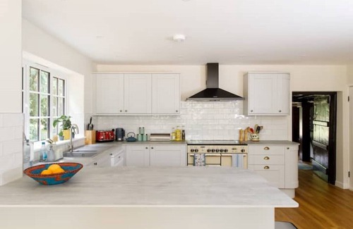 Otterbourne Cottage | Beautiful Cottage by River Itchen
