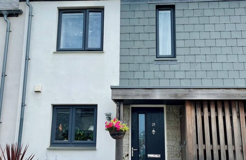 Crantock Cottage | Beautiful Cottage close to the beach w/sunny garden