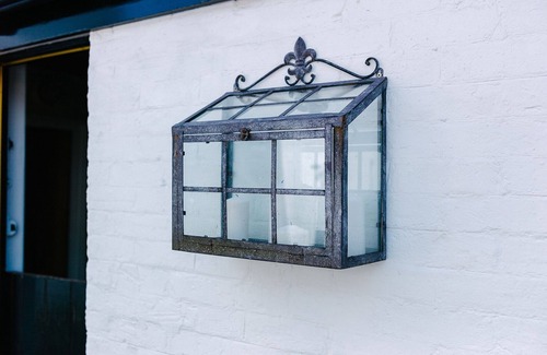 Christchurch Cottage | Beautiful Cottage In The Heart Of Christchurch with Parking