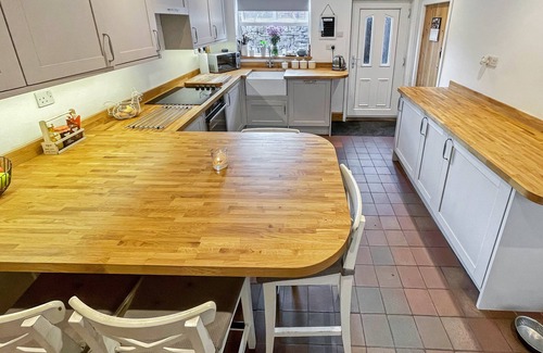 Cauldon Low House | Beautiful Cottage in Heart Of Peak District Village Close to Amenities