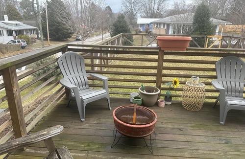 Falconhurst Cottage | Beautiful Cottage in West Asheville