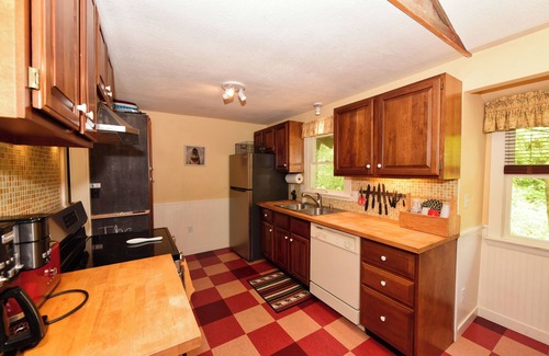 Silver Lake House | *Beautiful Cottage Just a "Stones Throw" from Beautiful Silver Lake