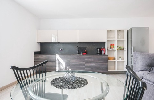 Nazaret House | Beautiful Cottage Mirlo with Terrace, Fragrant Garden & Wi-Fi