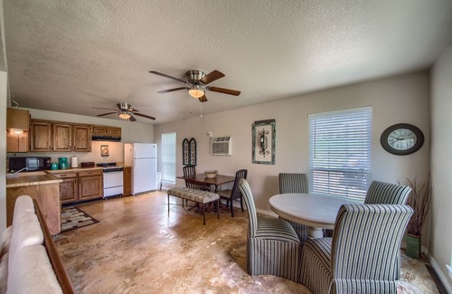 Canyon Lake Cottage | Beautiful Cottage on Canyon Lake that sleeps 6! Over 400 feet of waterfront!