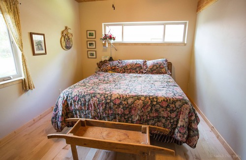 Livingston Cottage | Beautiful cottage on Yellowstone River with private fishing access
