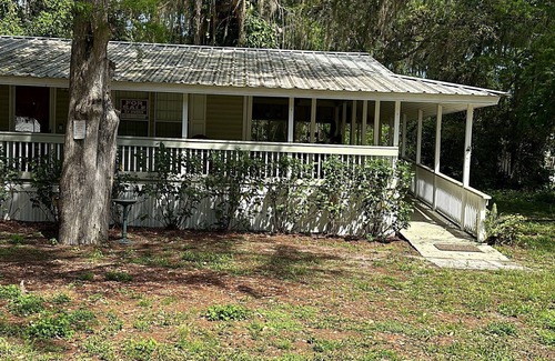 Highland Cottage | Beautiful cottage on lake istokpoga with lake view!