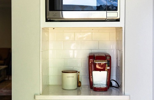 Greenville Cottage | Beautiful Cottage Walkable to Falls Park on the Reedy & Downtown