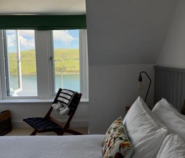 Beinn Orasaigh House | Beautiful Cottage with Stunning Views Carbost Skye