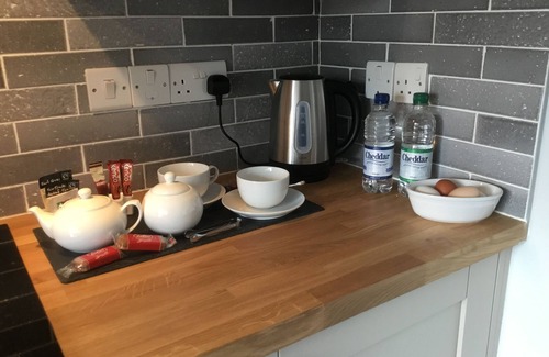 Compton Martin Apartment | Beautiful Countryside self contained 1 bed Annexe. 5* reviews. Min 2 night stay