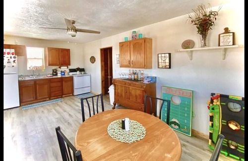 Point Pleasant Cabin | Beautiful country views and wildlife. Less than 2 miles from downtown.