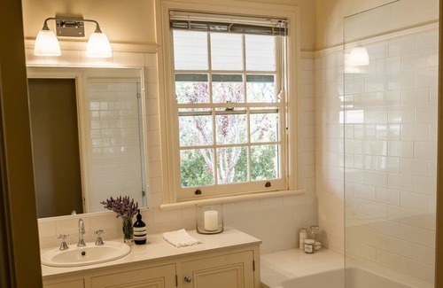 Berrima House | Beautiful country home in an ideal private position centrally located in Berrima