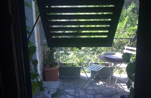 Rapallo Apartment | Beautiful country house near beaches, 2-4 sleeps, panoramic terrace,pets welcome