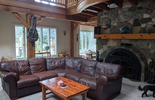 Bethel House | Beautiful Country Lodge with Private Heated Indoor Pool