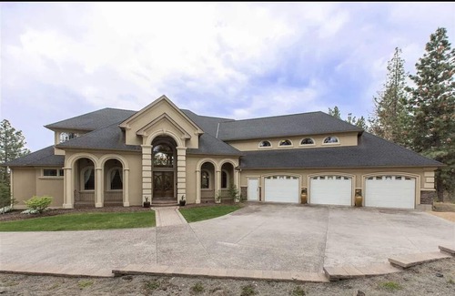 Thorpe Westwood Villa | Beautiful Country Villa on 5 acres, 5 minutes to downtown