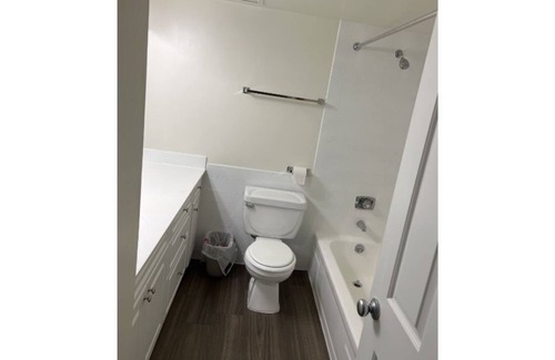 Cathedral Heights Apartment | Beautiful, cozy apartment in Northwest Washington, D.C.