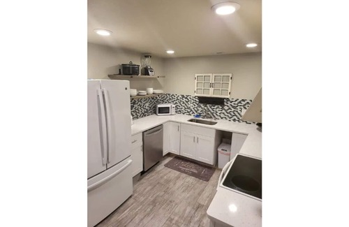 Farmington House | Beautiful Cozy Basement "Close to it All"
