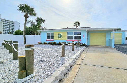 Sunny Shores House | Beautiful, Cozy, Beach Bungalow Steps from the Ocean!