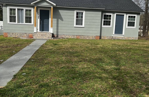 Loganville House | Beautiful, Cozy Bungalow in Downtown Loganville