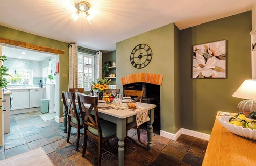 Sandbach House | Beautiful Cozy Cottage Home in Sandbach, Sleeps 4!