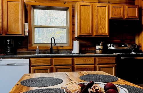 Logan Cabin | Beautiful, cozy cabin in the Hocking Hills!