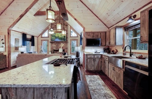 Blue Ridge Cabin | Beautiful, Cozy Cabin, Minutes From Downtown Blue Ridge and Lake Blue Ridge!