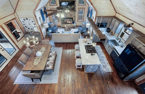 Blue Ridge Cabin | Beautiful, Cozy Cabin, Minutes From Downtown Blue Ridge and Lake Blue Ridge!