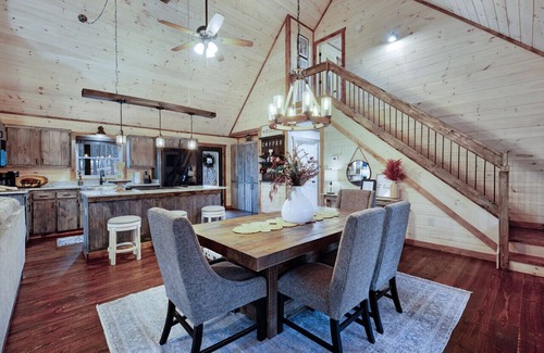 Blue Ridge Cabin | Beautiful, Cozy Cabin, Minutes From Downtown Blue Ridge and Lake Blue Ridge!