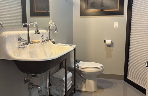Detroit House | Beautiful, cozy cottage. Great location. Close to sport venues and restaurants!