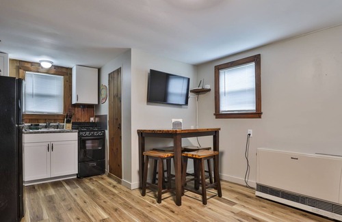 Weirs Beach Cottage | Beautiful & Cozy Cottage in Laconia