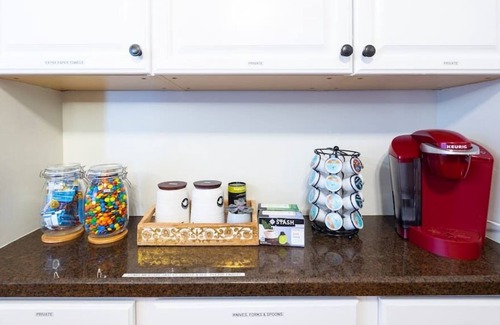 Powderhorn House | Beautiful Cozy House - Historic & Modern! Sleeps 10 - Large Backyard | Garage