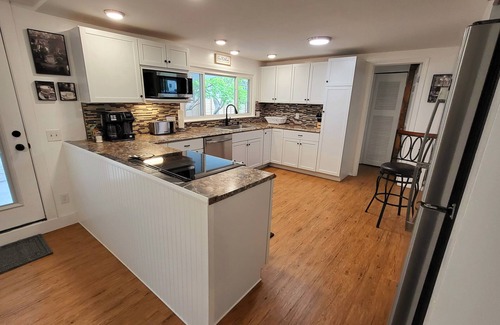 Sheffield Lake House | Beautiful, Cozy, Private Home near the Lake