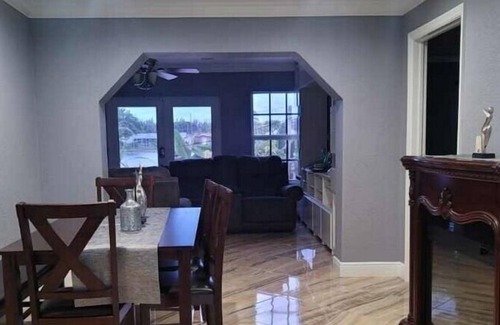 Miramar House | Beautiful Crystal lake house- Central to all the local hotspots.
