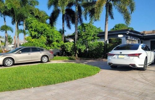 Miramar House | Beautiful Crystal lake house- Central to all the local hotspots.