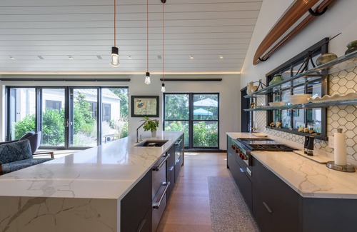 Oak Bluffs House | BEAUTIFUL CUSTOM BUILT HOUSE WITH A POOL AND HOT TUB!
