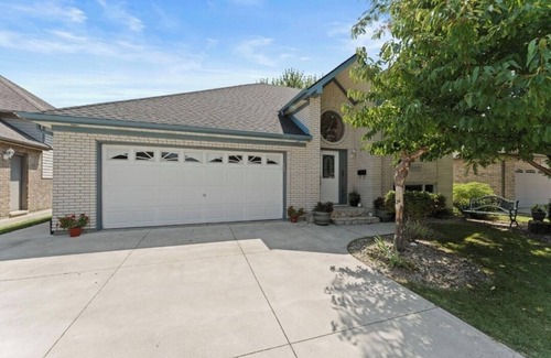 Tecumseh House | Beautiful custom-built 5-bedroom home in the heart of Tecumseh