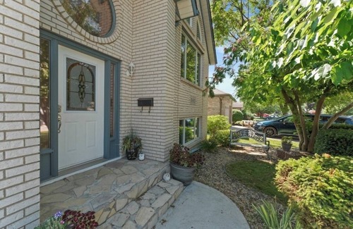 Tecumseh House | Beautiful custom-built 5-bedroom home in the heart of Tecumseh
